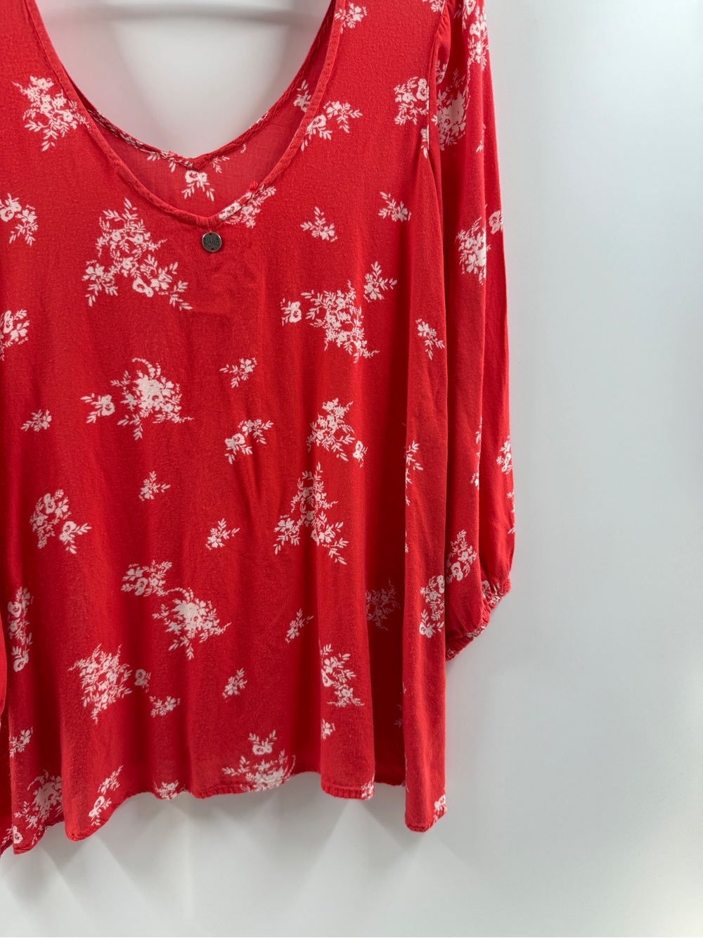 Billabong Red Floral Long Sleeve Blouse – Women's XS (Fits Up to Medium) - Picture 7 of 9